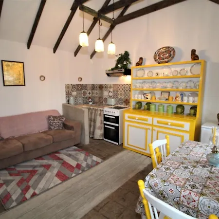 Geraghtys Farmyard Pods Κάμπινγκ Belmullet