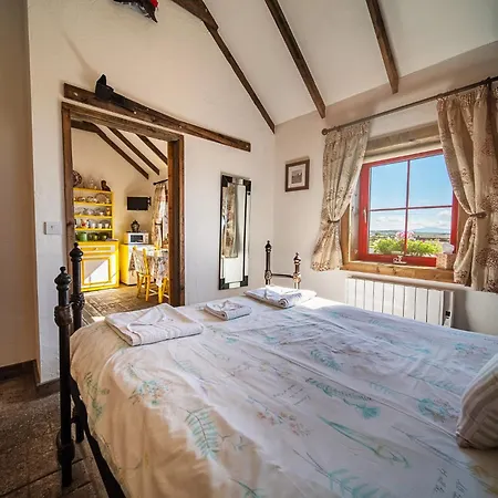 Geraghtys Farmyard Pods