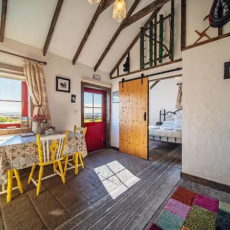 Geraghtys Farmyard Pods Κάμπινγκ