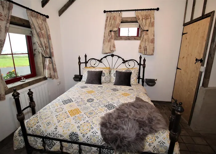 Кемпинг Geraghtys Farmyard Pods Белмаллет