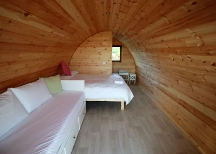 Geraghtys Farmyard Pods Кемпинг